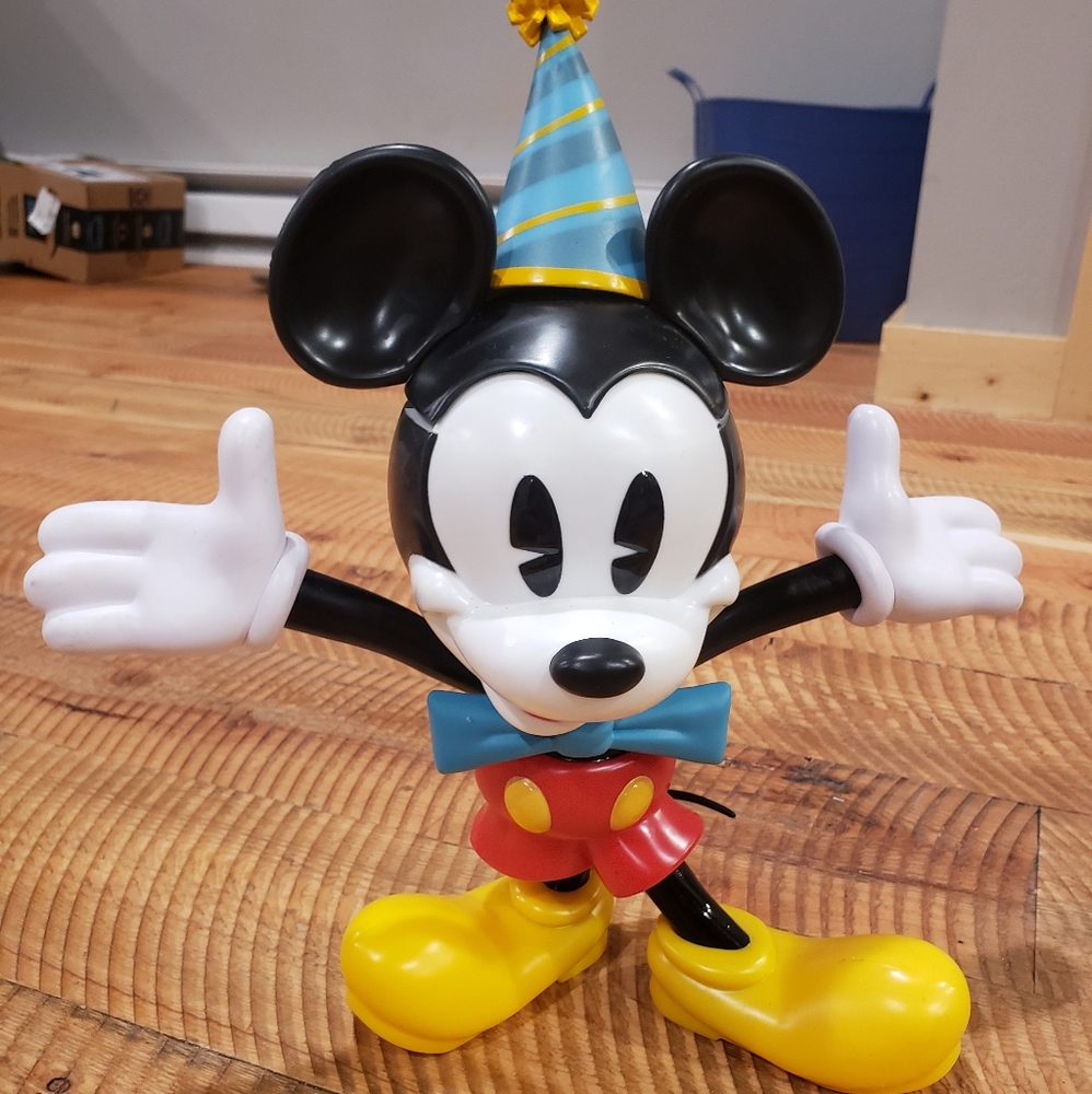 Disney Mickey Mouse sipper cup
